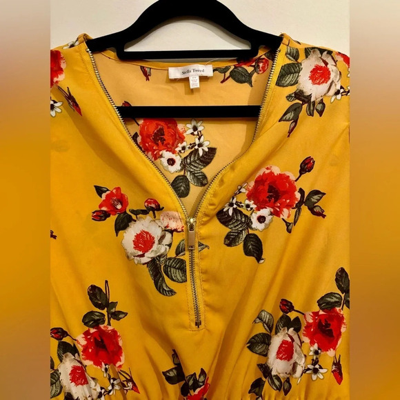 2/$20 - Stella Tweed - Yellow Floral Dress (Size M) - Picture 6 of 10